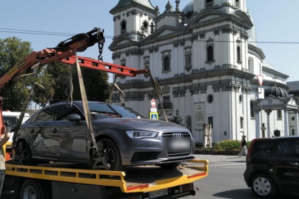 У Тернополі за серпень евакуювали 125 автомобілів-порушників правил паркування