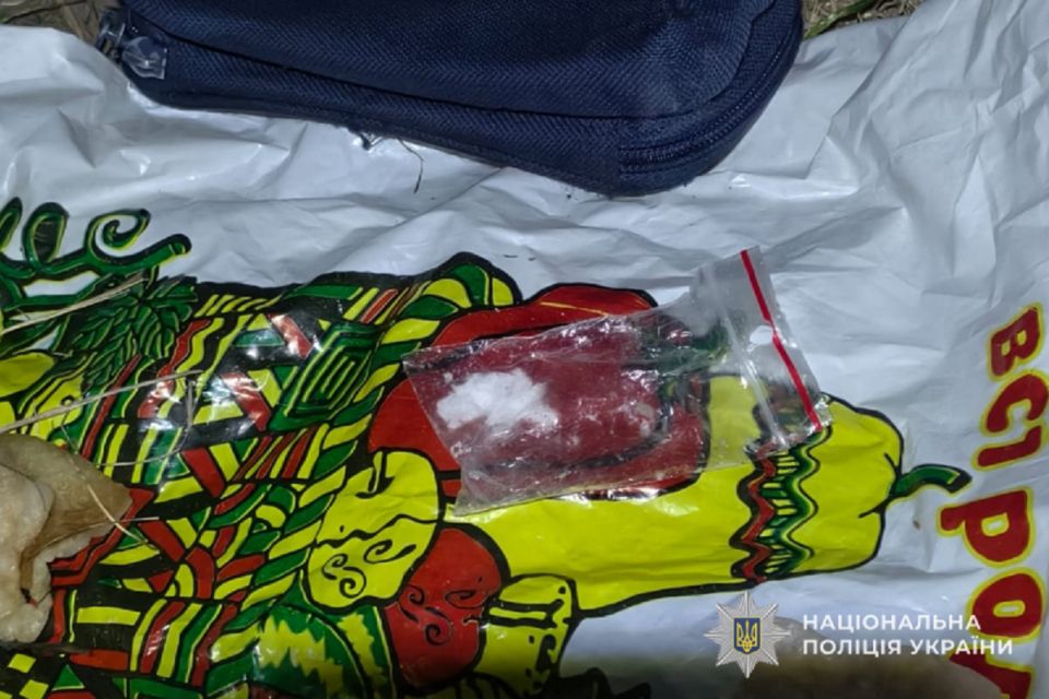 На Теребовлянщині у чоловіка вилучили пакет із речовиною, схожою на PVP