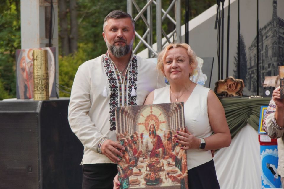 На благодійному аукціоні в Чорткові зібрали майже 350 тисяч гривень для ЗСУ