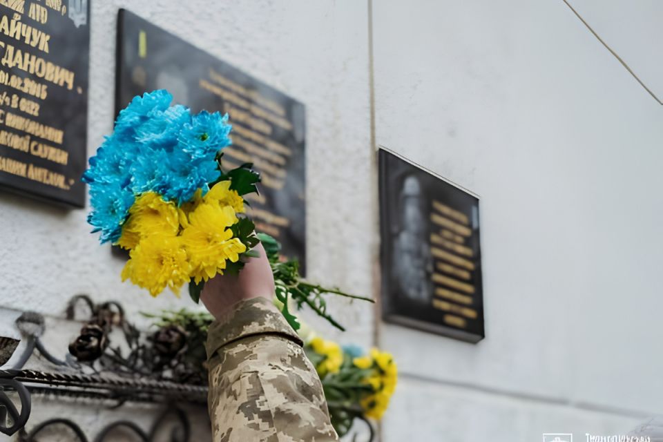 У Тернополі встановлять меморіальну таблицю загиблому захиснику Валерію Гинді