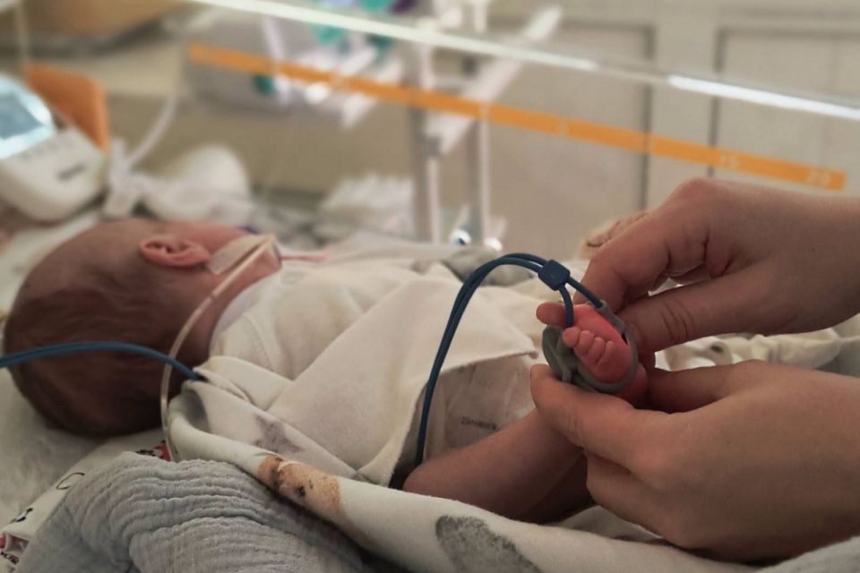 1700 грамів і важка асфіксія: львівські лікарі врятували передчасно народжену дівчинку з Тернополя