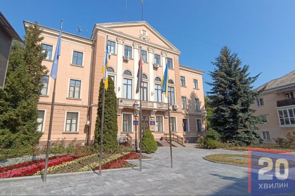 Нові укриття, кредит для «Електротрансу» та земля на Бандери: що погодили на сесії міської ради