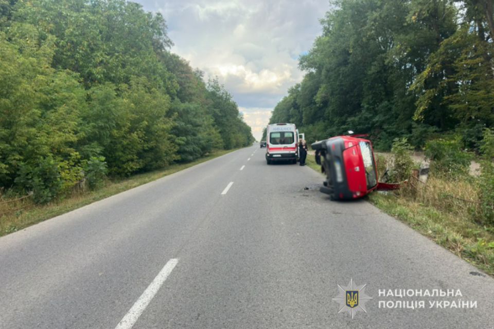 Загинув водій автомобіля, що перекинувся на дорозі біля Тернополя