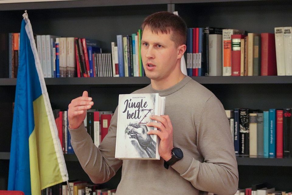 У Тернополі презентують книгу колишнього військовополоненого Олексія Анулі «Jingle bellZ»