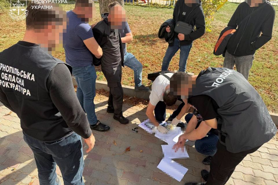 Хабар в обгортці з шоколадки: на Тернопільщині затримали посадовця Укртрансбезпеки