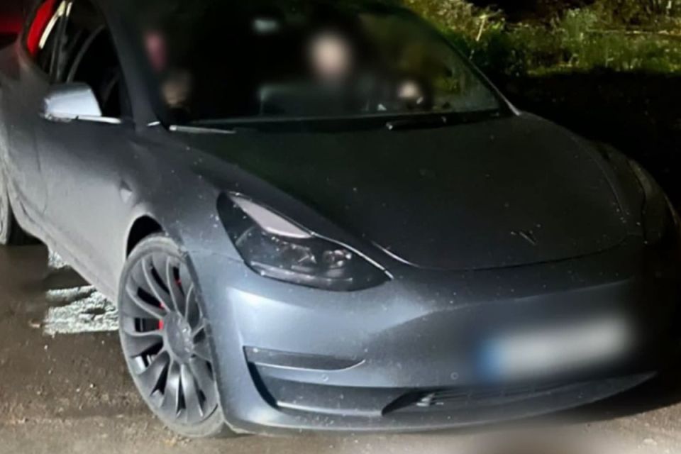 На Львівській патрульні виявили водія Tesla під наркотиками