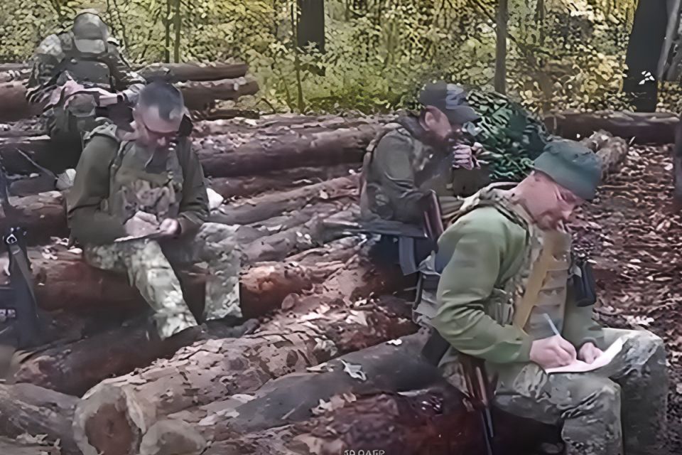 Писали на позиціях і в бліндажах: військові 50-ї артбригади долучились до радіодиктанту