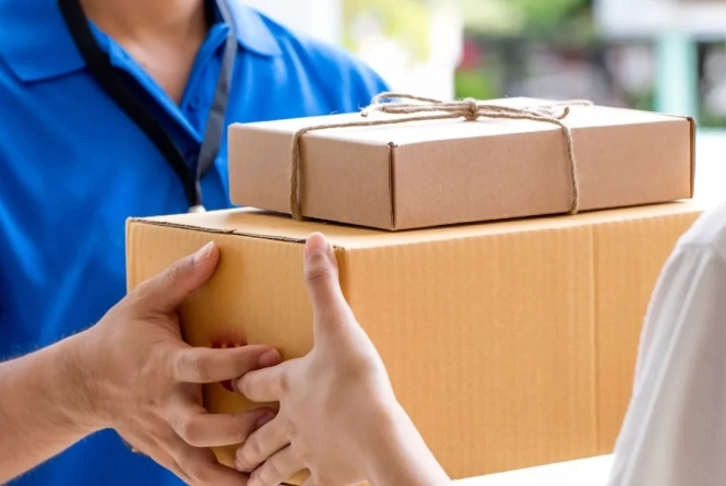 Швидше доставляє посилки: Кур'єрські служби чи пошта?