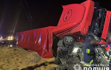 Вантажівка «зім'яла» Hyundai: в аварії на Кременеччині загинули дві жінки, яким було 39 та 36 років