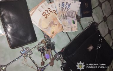 На зупинці в тернополянки вкрали сумку з грошима