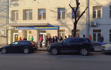 Біля ЦНАПу у Тернополі черга: як подають документи для відстрочки за новими правилами