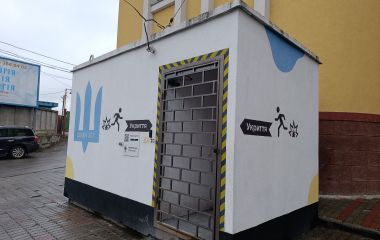 Мобільні укриття у Тернополі відчинятимуть лише під час тривоги: встановлюють електронні замки та камери