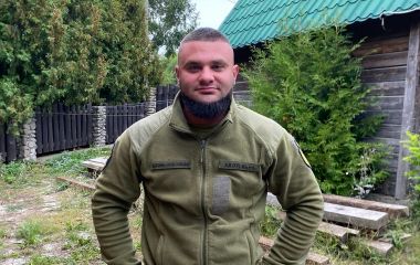 Військовослужбовця ТЦК, який на камеру бив людей, відправили на фронт — джерела «20 хвилин»