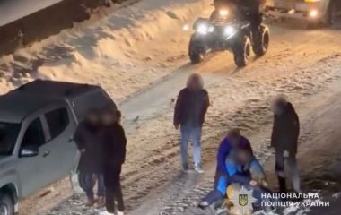 Зламали носа та побили військового у Кременці: причетні місцеві підприємці.   А «рішати» приїхав «підполковник ТЦК»