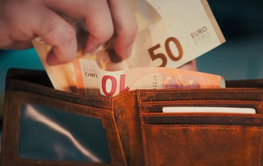 Євро знову б'є рекорди: курс валют у банках та обмінниках