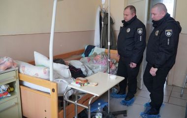 Замерзала у власній хаті із тваринами. Що робили соцслужби і куди можуть прилаштувати пенсіонерку