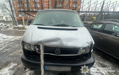 Аварія на Микулинецькій: не розминулись бус та легківка