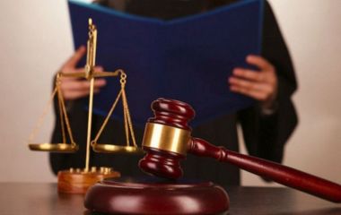 «Штовхнув та схопив за шию»: конфлікт із дитиною завершився судом у Тернополі