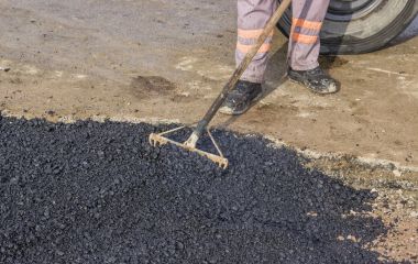 На семи вулицях Тернополя ліквідують вибоїни на дорогах