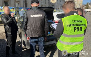На Тернопільщині затримали юристку на хабарі в три тисячі доларів за «вирішення питання з ТЦК»