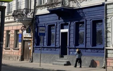 Темний фасад на Руській, 27: у міськраді стверджують, що дозволів не надавали