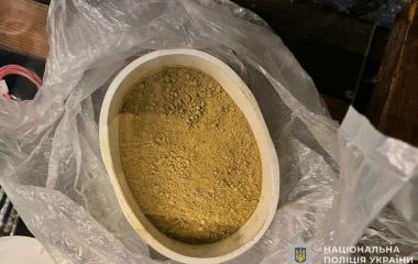 Тернополянину повідомили про підозру за зберігання 26 грамів кратому