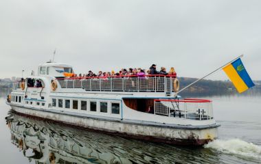 Починають курсувати теплоходи «Ян-Амор Тарновський» та «Капітан Парій»