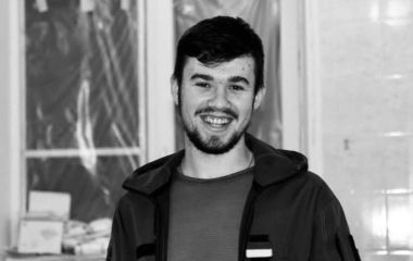 «Поспішав туди, звідки всі намагалися вибратися»: пам’яті бойового медика Віталія Гакала