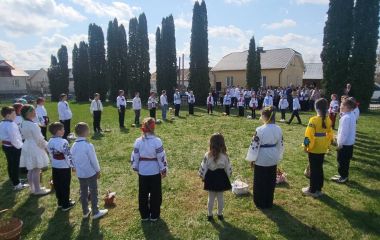 Як на Тернопільщині водять великодні гаївки: добірка із соціальних мереж