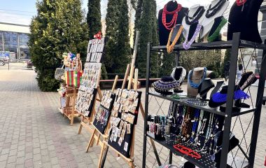 Ярмарок для фронту: у Тернополі збирають на авто для сил безпілотних систем