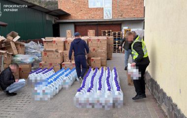 Підробки прального порошку відомого бренду виготовляли в підпільному цеху на Чортківщині