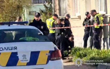 У Тернополі затримали чоловіка з предметом, схожим на зброю