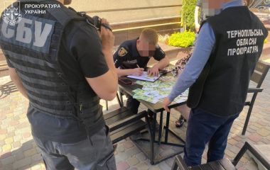 4000 євро за «туберкульоз» і 13 300 євро за переправлення через кордон: викрили лікарку зі спільниками