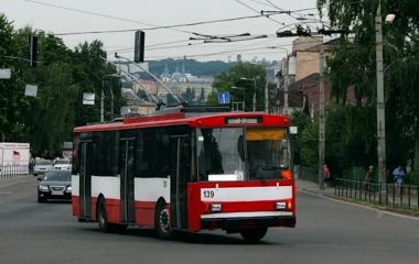 Тернополяни скаржаться, що забрали тролейбус №5. У міськраді проблеми не бачать