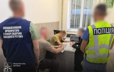 Перелом ребер: службовця ТЦК підозрюють у побитті чоловіка під час оповіщення у Тернополі