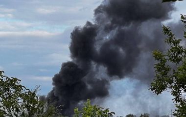Горить виробниче приміщення на Текстильній