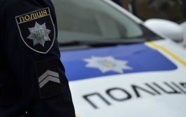 Бабуся привезла дворічного онука до Тернополя і залишила в під’їзді будинку
