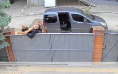 «Не зобов’язані знати про форму»: що відповіли поліція і ТЦК про силове затримання на Чайковського