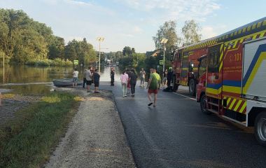Пошкоджені будинки, затопило частину села і зняло дах: що відомо про наслідки негоди на Кременеччині
