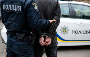 Вдерся до крамниці та вдарив патрульного: як суд покарав тернополянина