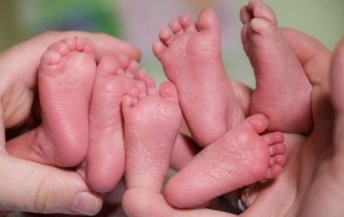 Одразу три донечки: у родині з Тернополя народилася трійня