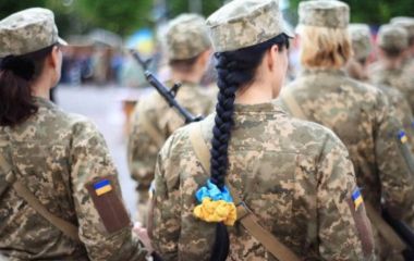 В Україні пропонують мобілізацію жінок без дітей: зареєстрували петицію
