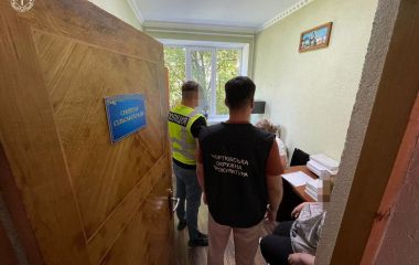 За отримання 2300 доларів хабаря судитимуть начальницю відділу ЦНАП та місцеву депутатку на Тернопільщині