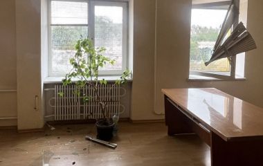 «Пару секунд — і вибух. Ми босі вилетіли»: що розповіли тернополяни, які живуть поруч із місцем ураження