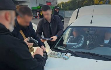 Хабарі на 75 тисяч євро та обшуки в тернопільській податковій: підозри отримали двоє посадовців