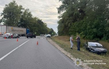 Деталі аварії на об'їзній Бучача: зіштовхнулись Тesla та Hyundai, травмувалась пасажирка