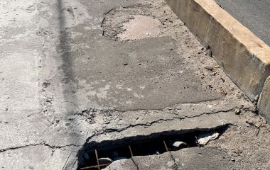 Не робили і поки не планують. Що відповіла міськрада про ремонт тротуару на Бродівській