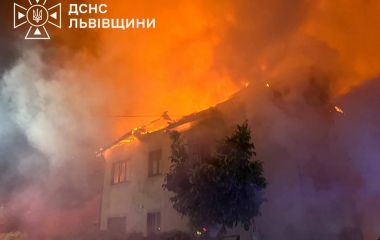 На Львівщині вдруге за добу лунають вибухи: є влучання у приватні будинки