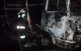 У Тернополі вночі так горіли вантажівки, що аж було чутно вибухи