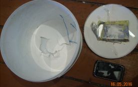 На зону намагались передати мобілку у відрі з подвійним дном